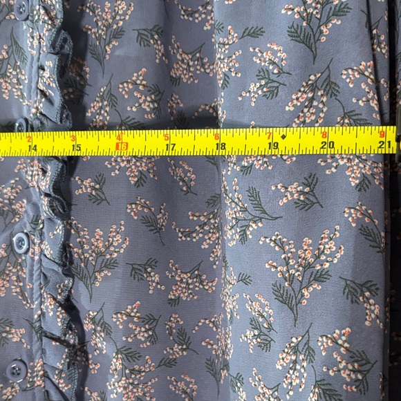 Floral Ruffle Button-Up Blouse - Picture 3 of 5